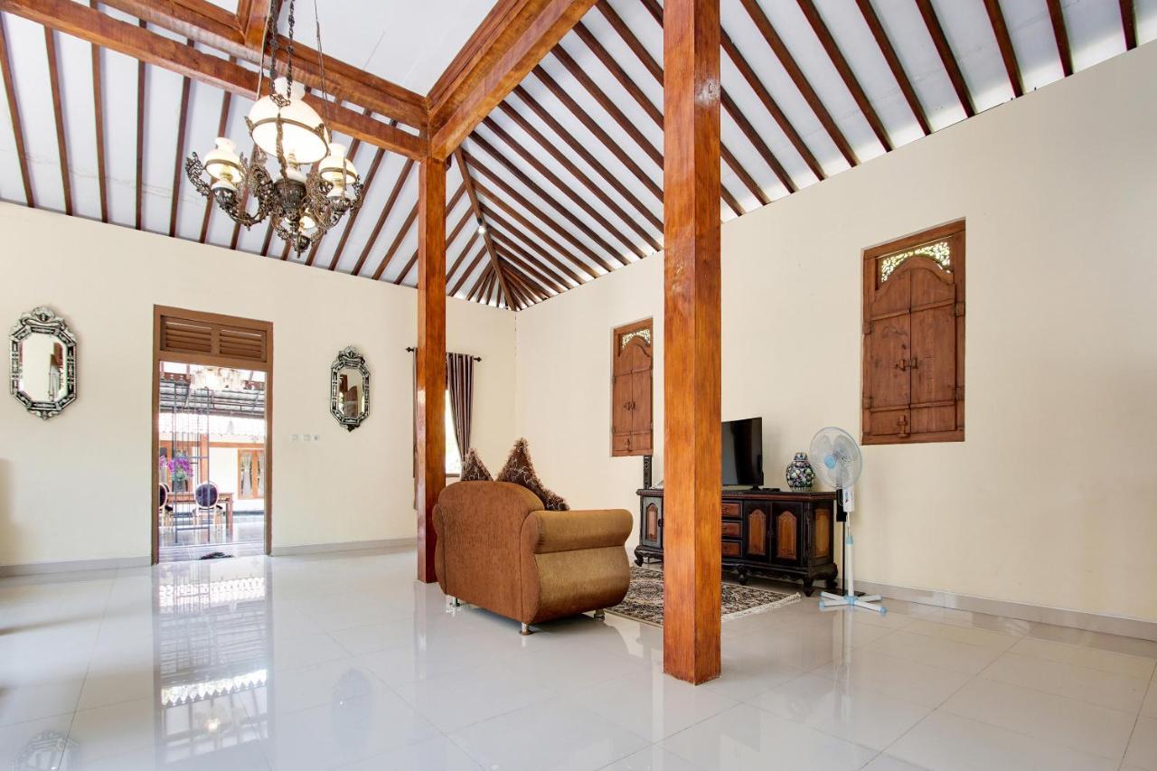 Ndalem Dasuriah Redpartner Naggulan Esterno foto
