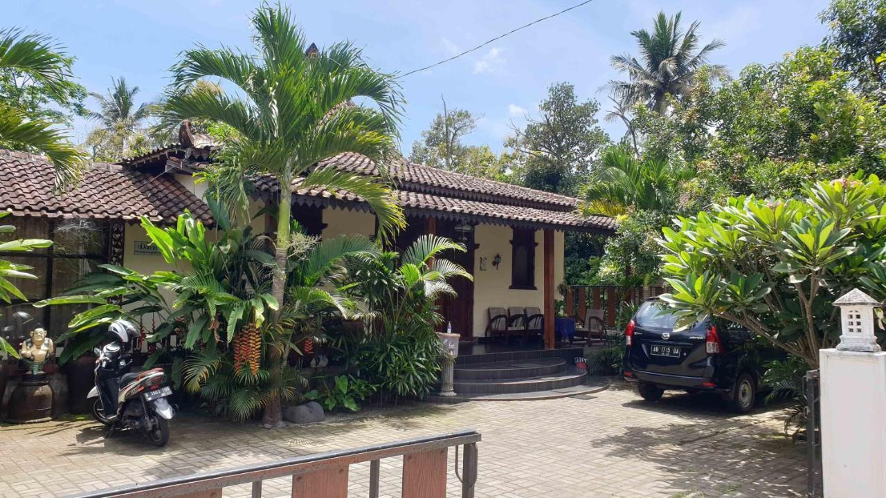 Ndalem Dasuriah Redpartner Naggulan Esterno foto