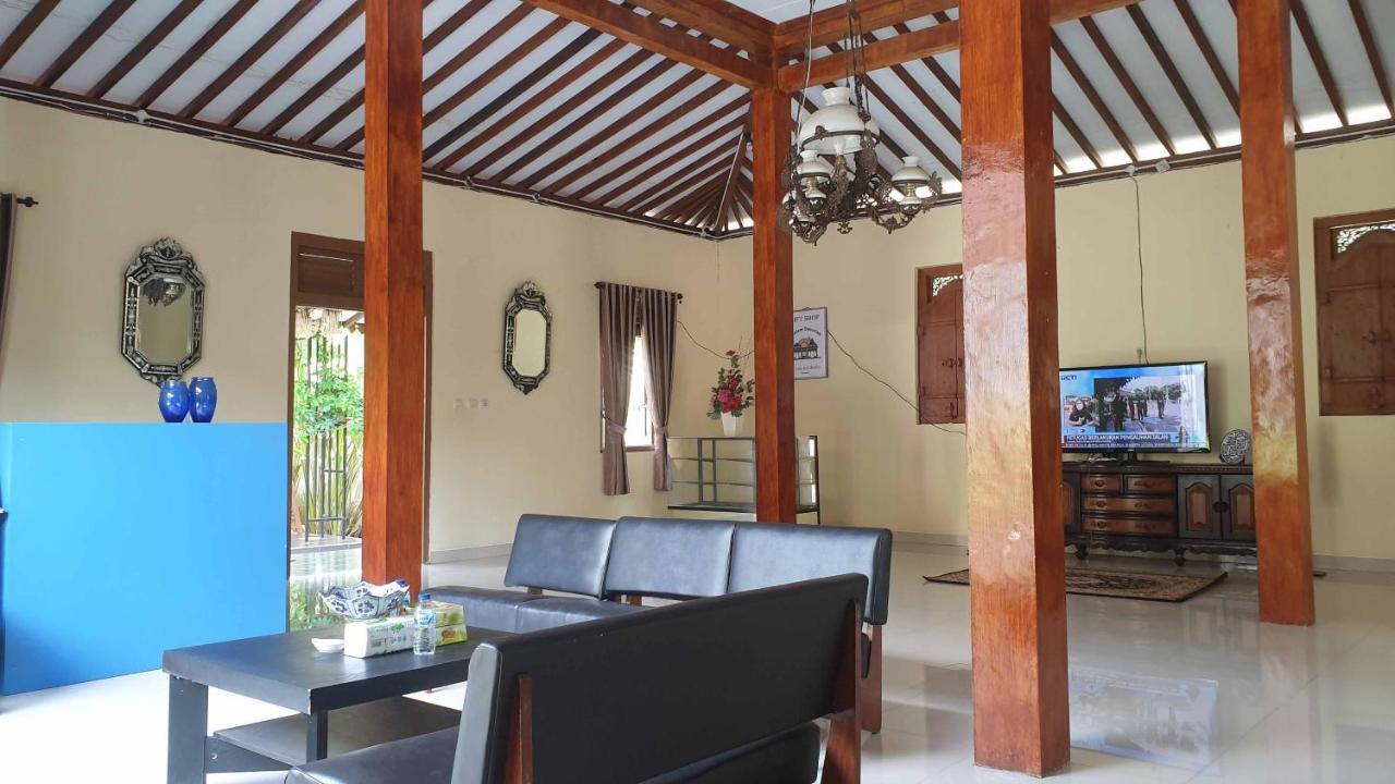 Ndalem Dasuriah Redpartner Naggulan Esterno foto
