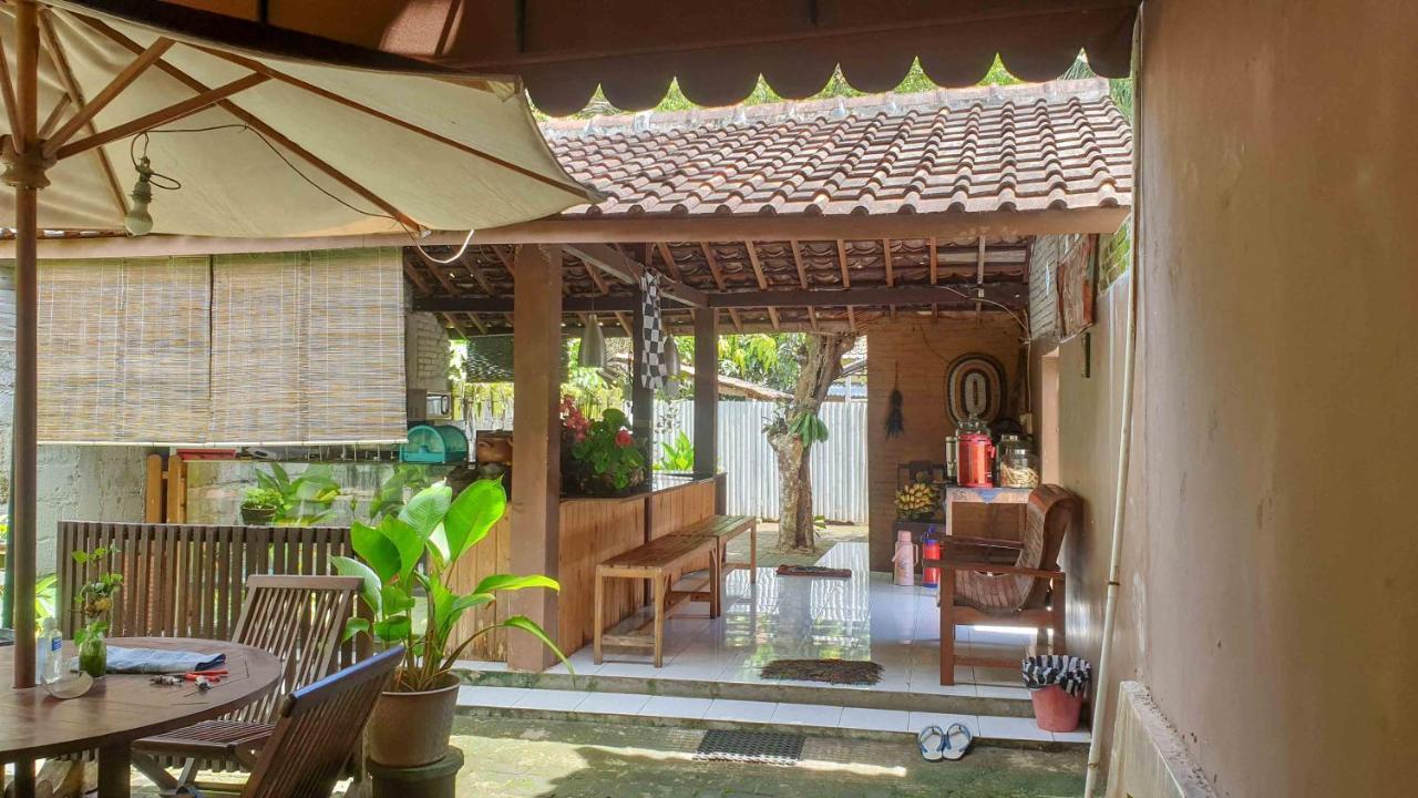 Ndalem Dasuriah Redpartner Naggulan Esterno foto